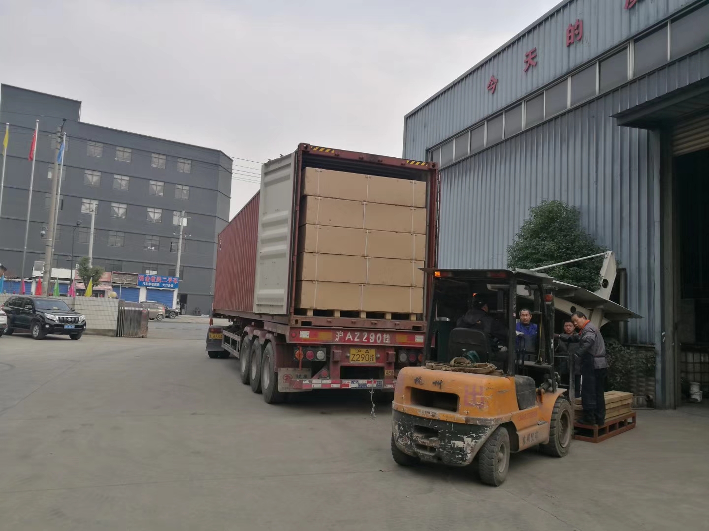 Container loading and delivery