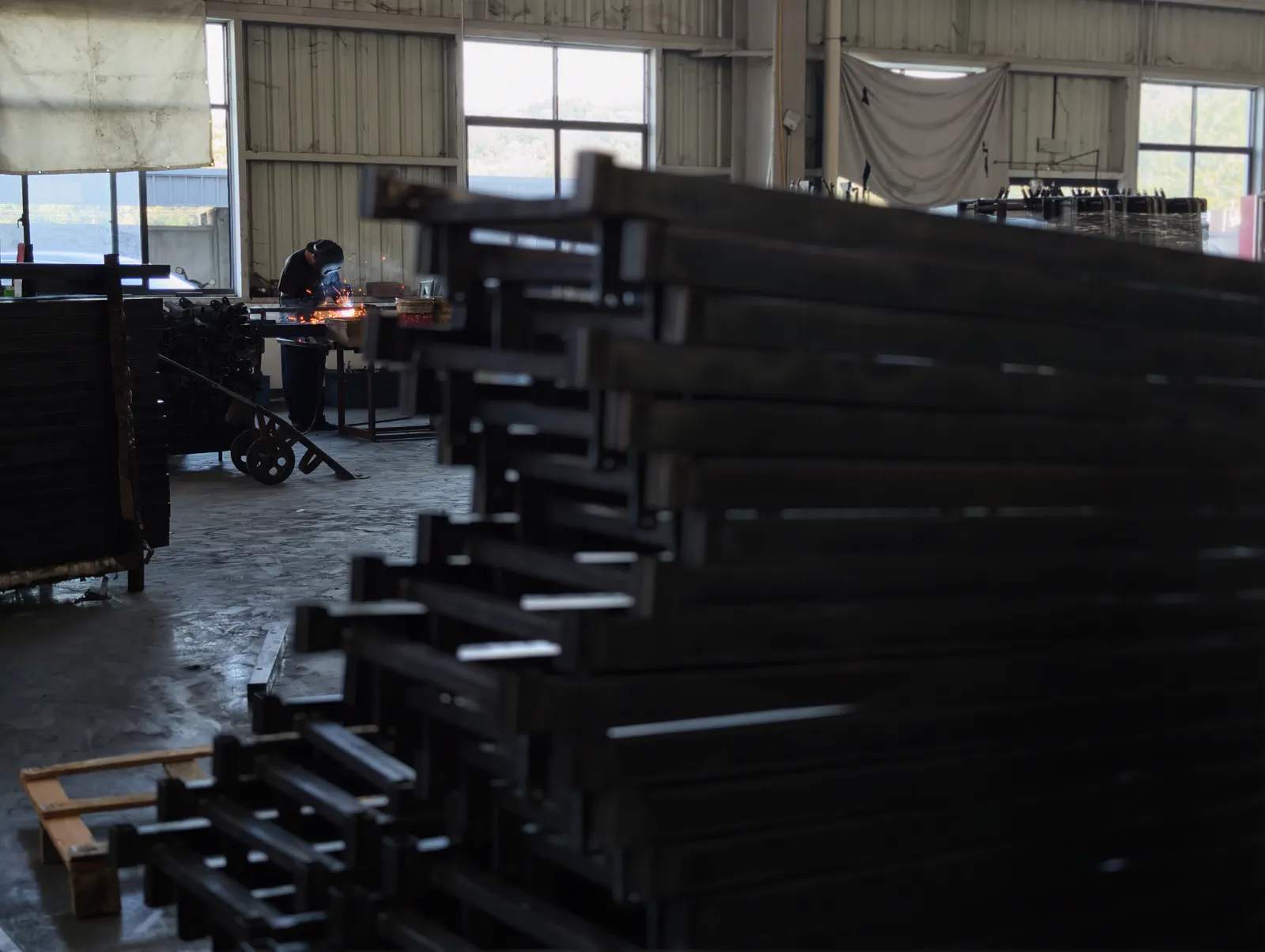 Prepared frame components and active welding in the SHLION workshop