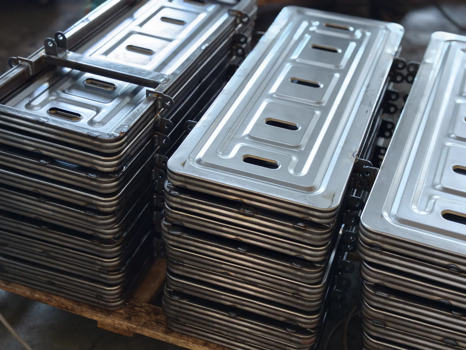 Welded medical equipment components arranged in production batches
